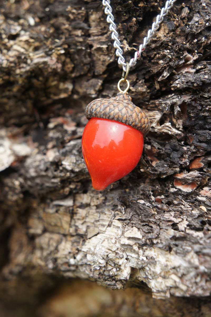 Eichel-Anhänger in Rot Eichel-Anhänger in Rot von GlassManCometh