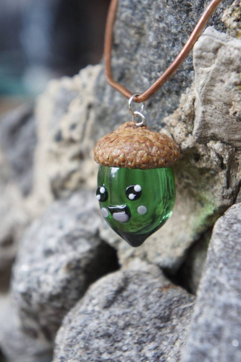 Grüne Kawaii Eichel Anhänger Grüne Kawaii Eichel Anhänger von GlassManCometh
