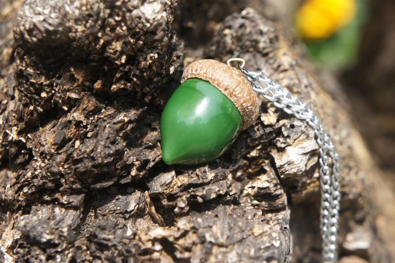 Jade Grün Glas Eichel-Anhänger von GlassManCometh