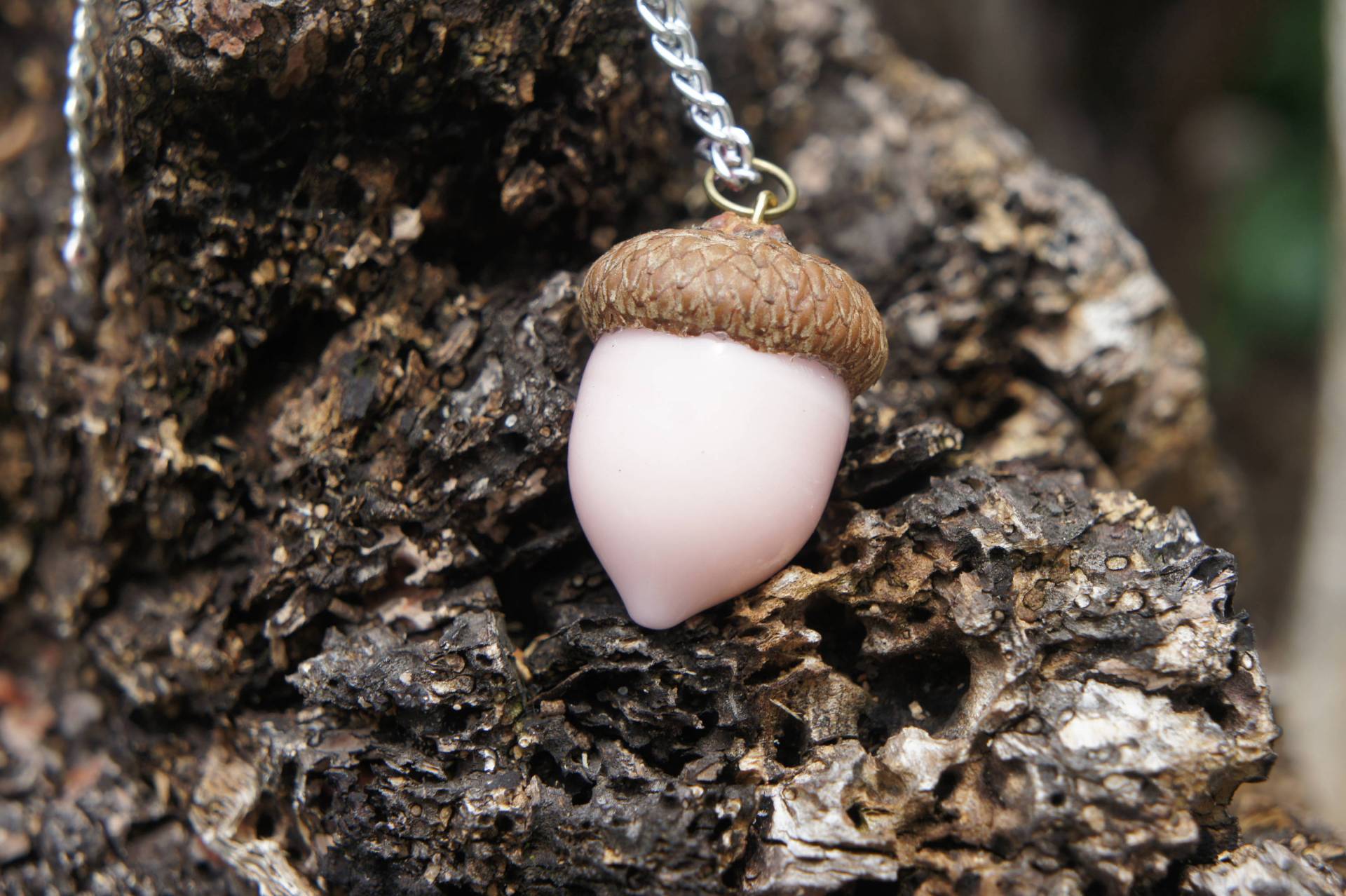 Leichte Rosa Eichel-Anhänger Leichte Rosa Eichel-Anhänger von GlassManCometh