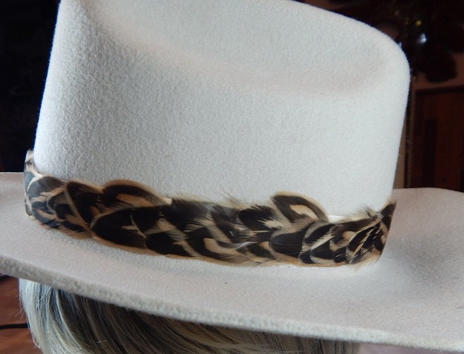 Feder-Hutband Aus Perfekt Abgestimmten Stockenten-Entenfedern - Entenjäger-Hutband Braunes Cowboy-Hutband Enten-Hutband Feder-Hutband Aus Perfekt Abgestimmten Stockenten-Entenfedern - Entenjäger-Hutband Braunes Cowboy-Hutband Enten-Hutband von GlassPlumes