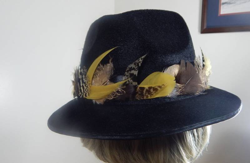 Federhutband - Rustikales Cowboyhutband Gold, Tan Und Natürliche Federhut Accessoire Federhutband - Rustikales Cowboyhutband Gold, Tan Und Natürliche Federhut Accessoire von GlassPlumes