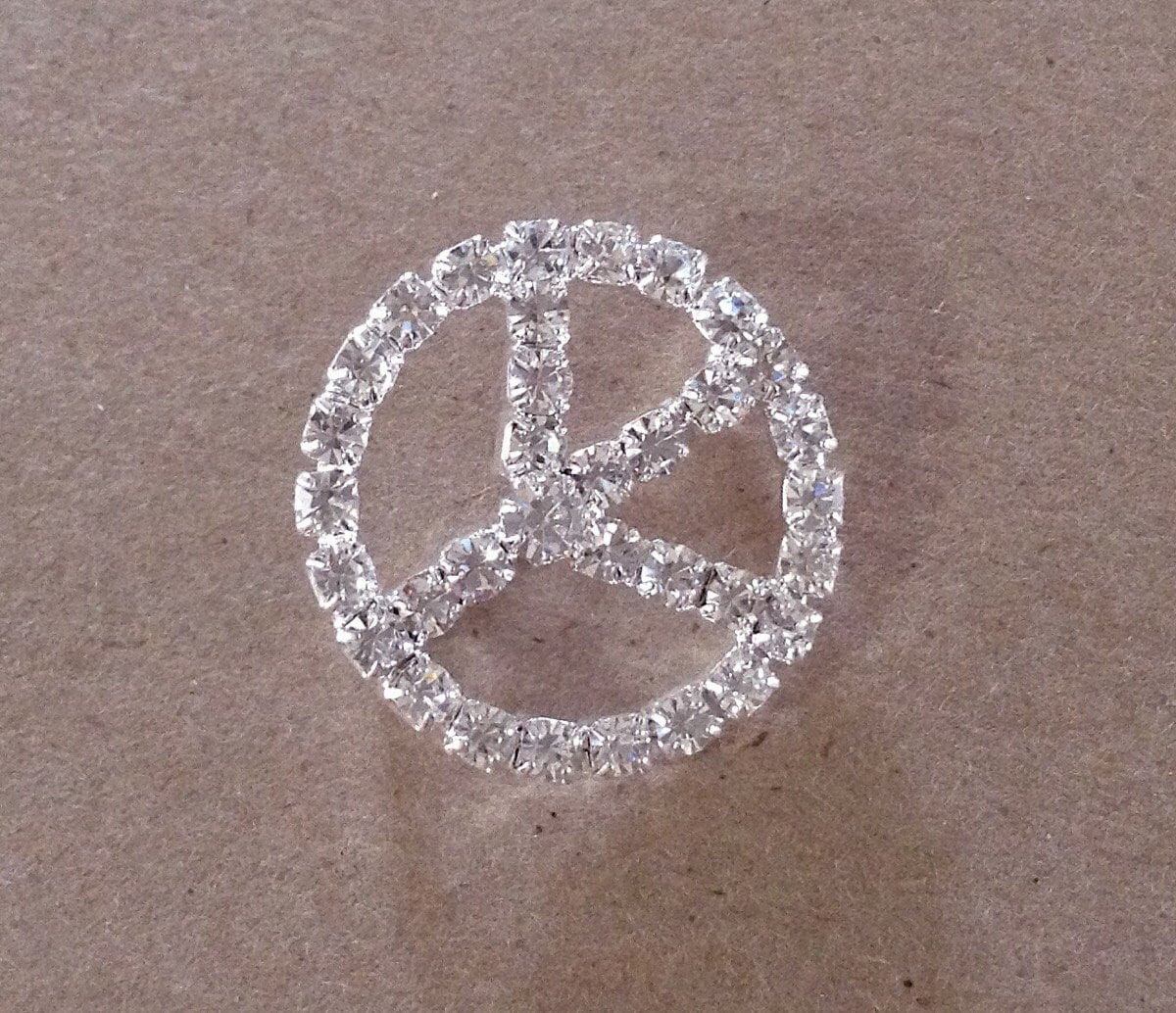 Kristall Strass Peace Zeichen Silber Ton Verschönerung, Diy Schmuckherstellung von GlassSlippersCC