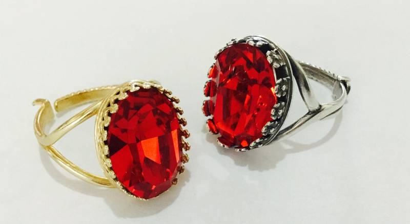 Licht Siam Rot Oval Lünette Fingerring Antikes Versilbert Oder Gold Messing Einstellbar Cocktail W/Swarovski Vintage Crystal Jewel Damen Geschenk von GlassSlippersCC