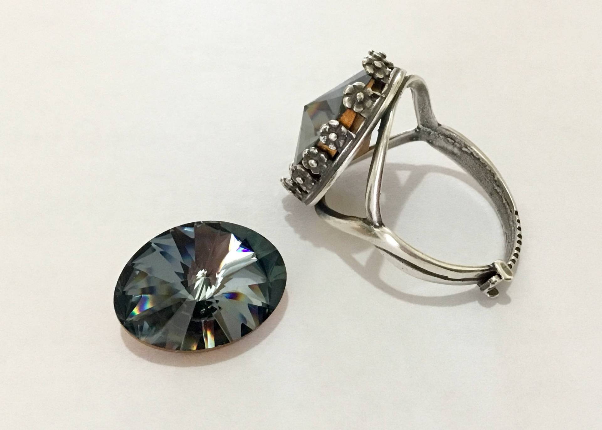 Vintage Kristall Lünette Fingerring Siegel Blau Grau Antik Versilbert Oder Gold Messing Verstellbar Cocktail Mit Swarovski Strass Schmuck Geschenk von GlassSlippersCC