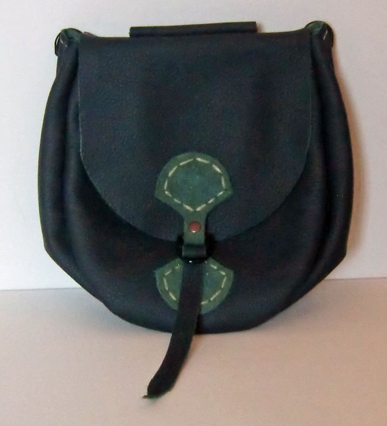 Weiche Dunkelblaue Leder Gürteltasche Mit Ösen Für Gurt Bei Bedarf von GlassandLeatherCraft