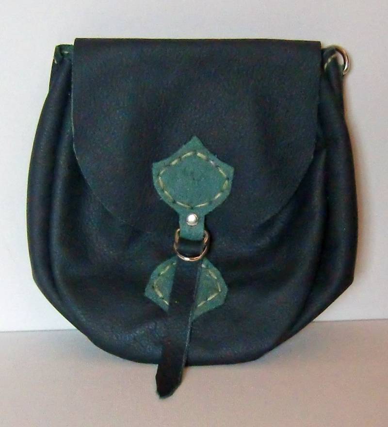 Weiche Dunkelblaue Leder Gürteltasche Mit Ösen Für Gurt Bei Bedarf Weiche Dunkelblaue Leder Gürteltasche Mit Ösen Für Gurt Bei Bedarf von GlassandLeatherCraft