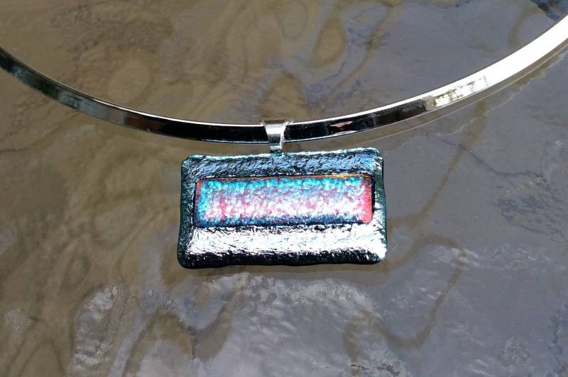 Lebendige Anhänger, Dichroic Glas Funkelnder Metallic Look, Elegante Halskette, Fused Glass - Brennofen Weihnachten G Lebendige Anhänger, Dichroic Glas Funkelnder Metallic Look, Elegante Halskette, Fused Glass - Brennofen Weihnachten G von GlassbyDesignAU
