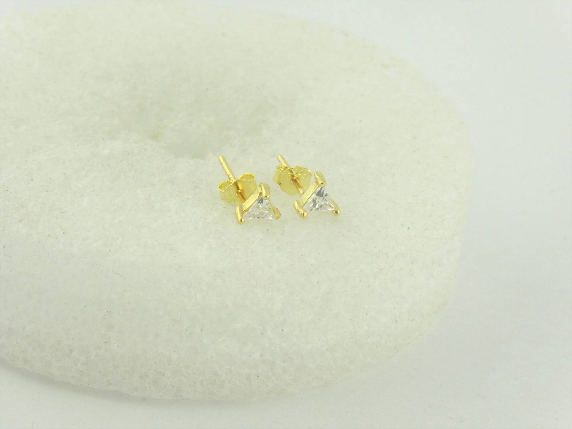 925 Ohrstecker Ohrringe Gold Kristall Dreieck Zirkon Mini 4mm von GlasschmuckBirgitH