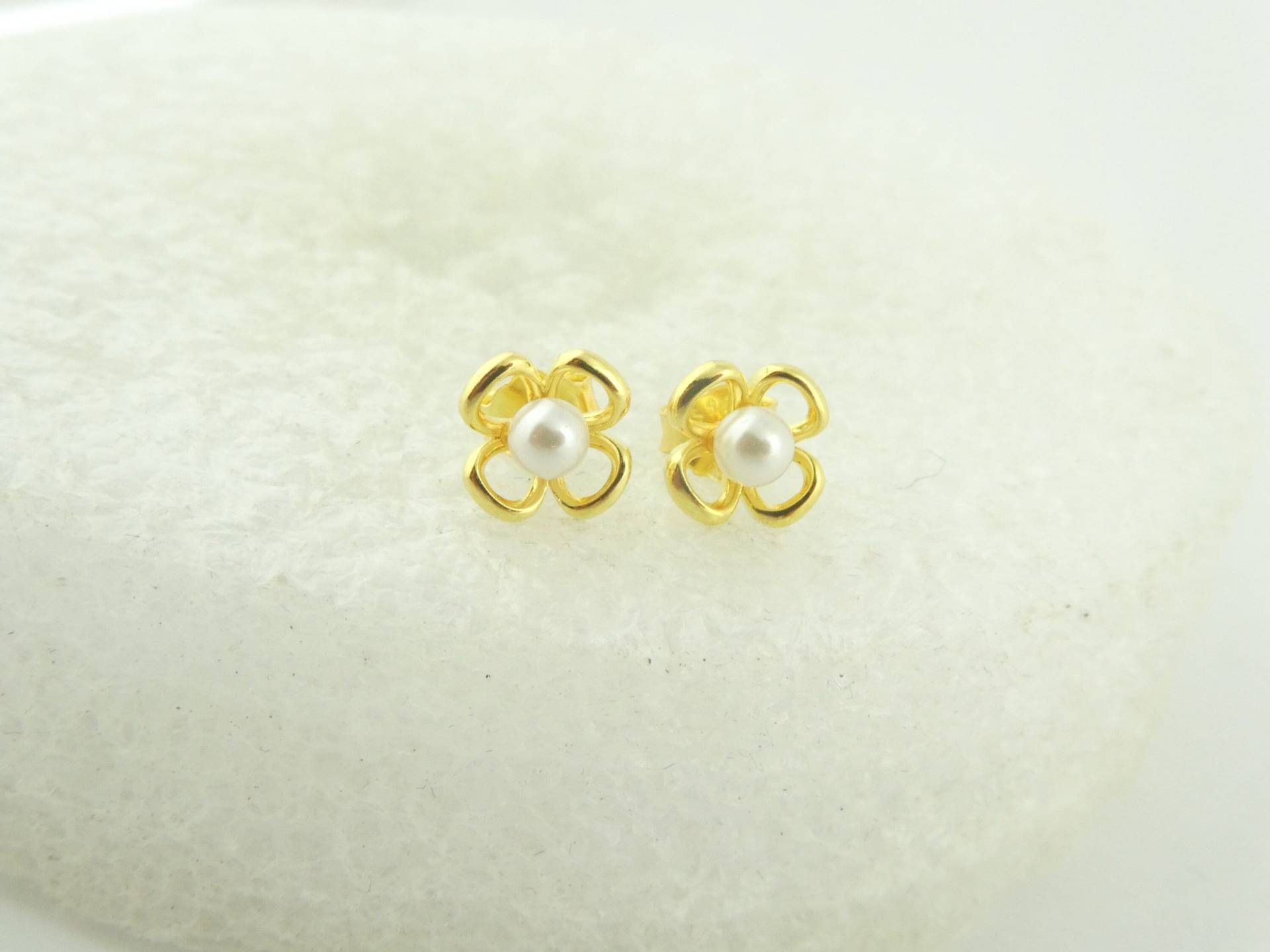 925 Ohrstecker Ohrringe Gold Weiß Blume Perle Blumen Blüte Minimalist 7mm von GlasschmuckBirgitH