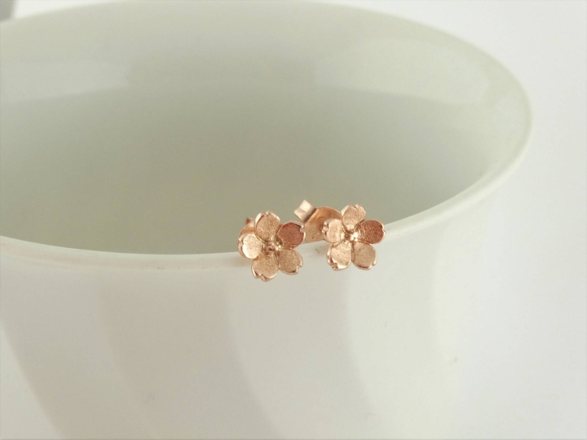 925 Ohrstecker Ohrringe Rosegold Blume Blumen Blüte Minimalist 7mm, Brautschmuck von GlasschmuckBirgitH