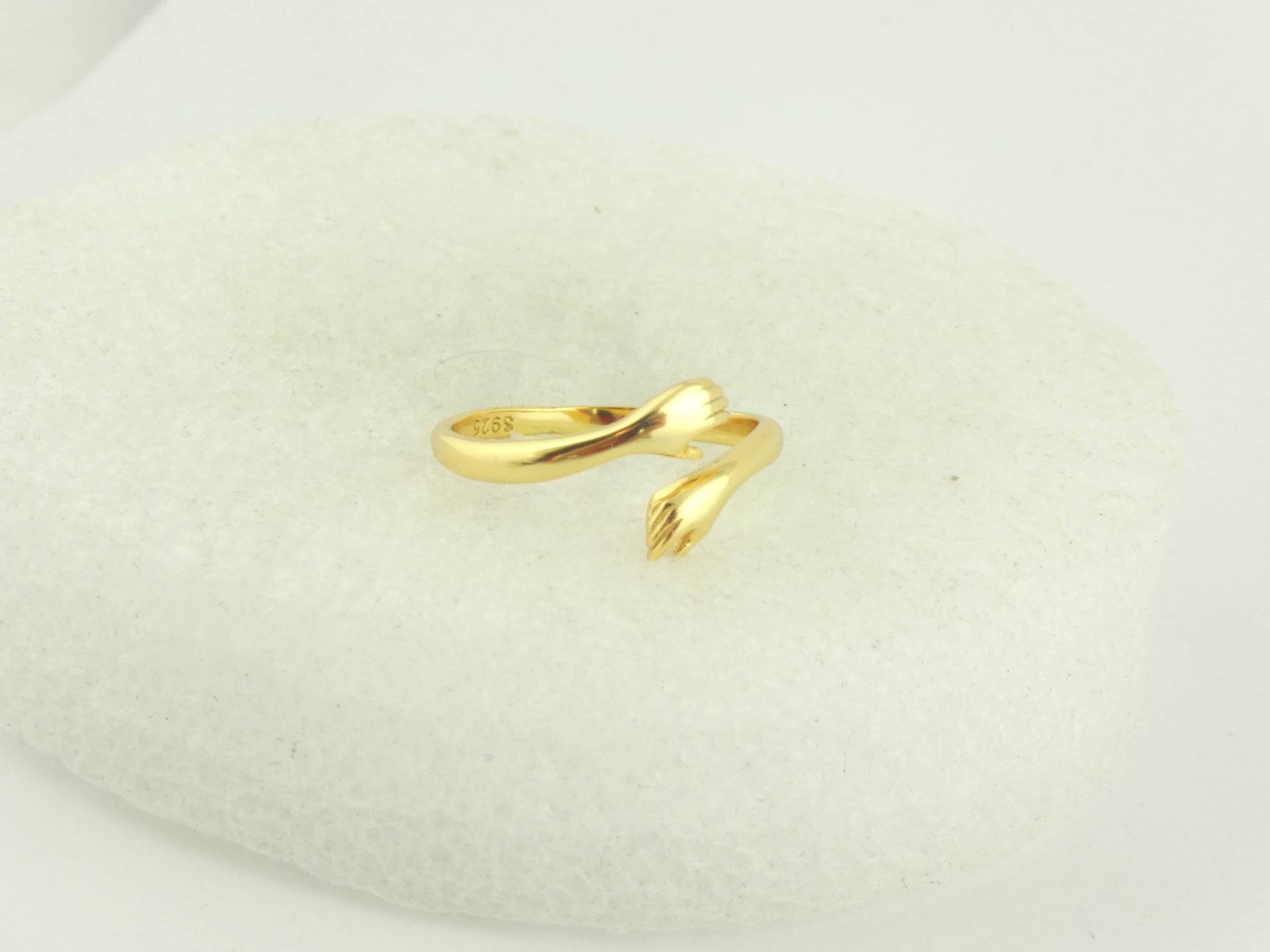 925 Ring Gold Hände Umarmung Freundschaft Dünn Minimalistisch Verstellbar, Geschenk von GlasschmuckBirgitH