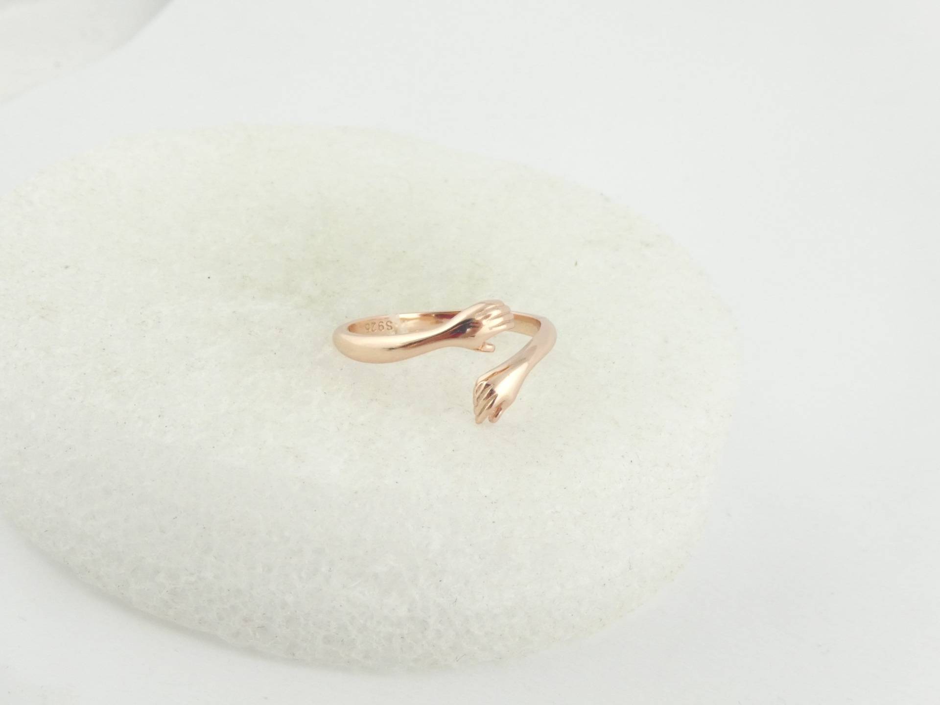 925 Ring Rosegold Hände Umarmung Freundschaft Dünn Minimalistisch Verstellbar, Geschenk von GlasschmuckBirgitH