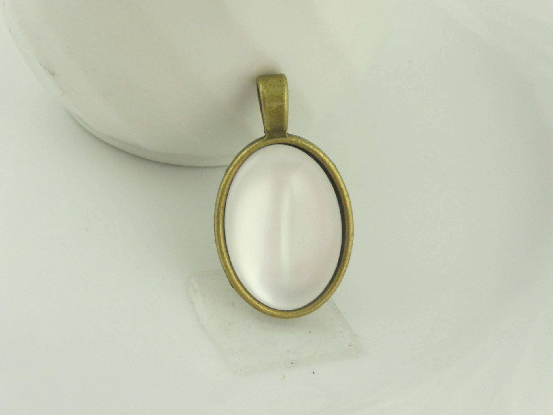Anhänger Bronze Weiß Perlmutt Opal 25x18mm Anhänger Bronze Weiß Perlmutt Opal 25x18mm von GlasschmuckBirgitH