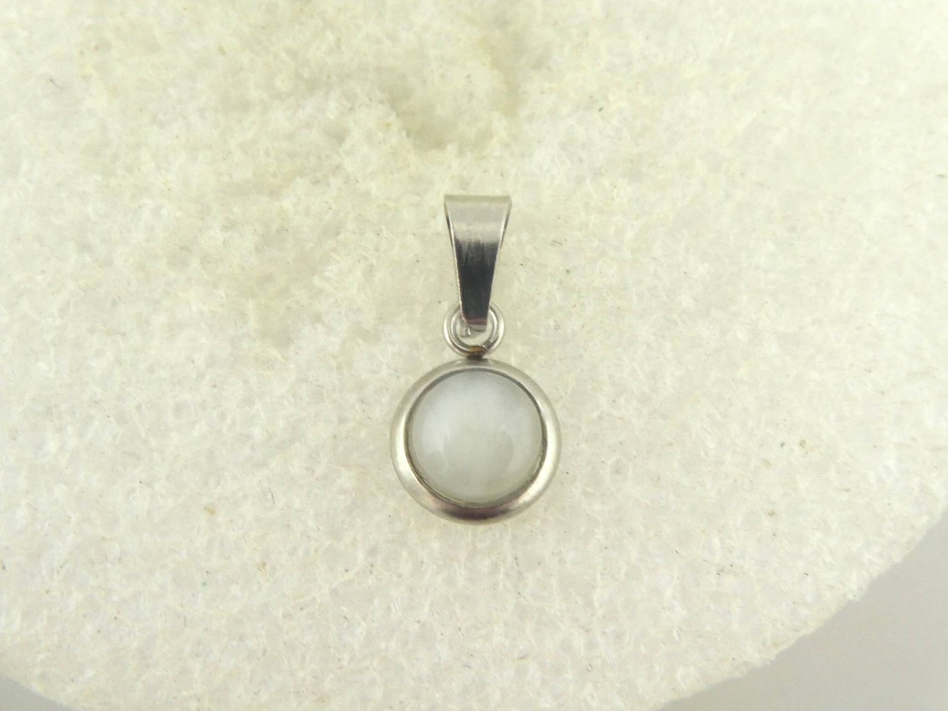 Anhänger Silber Weiß Milchig Mondstein Mini 6mm Edelstahl von GlasschmuckBirgitH