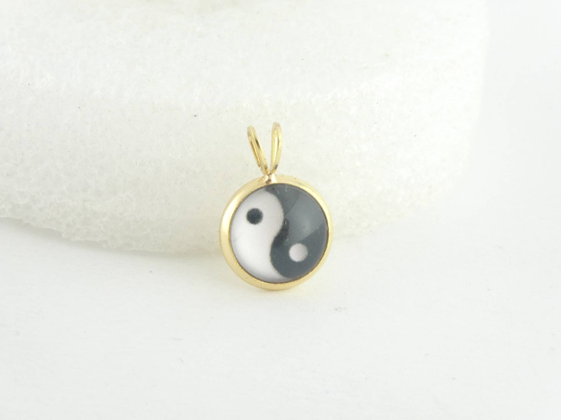 Cabochon Anhänger Gold Yin Yang Schwarz Weiss Rund Minimalistisch 10mm von GlasschmuckBirgitH