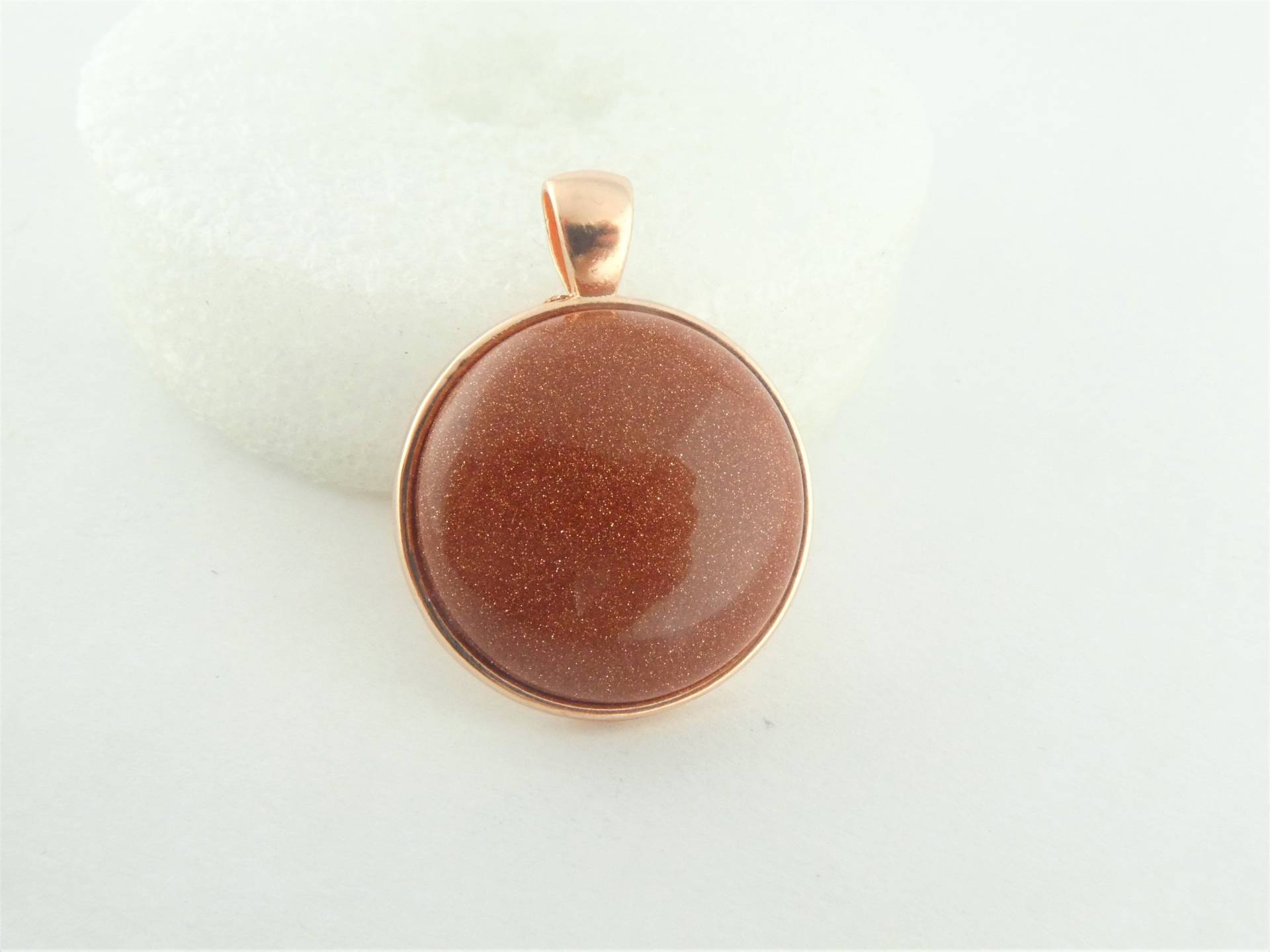 Cabochon Anhänger Rosegold-Goldfluss Goldsand Edelstein Rund 25mm von GlasschmuckBirgitH