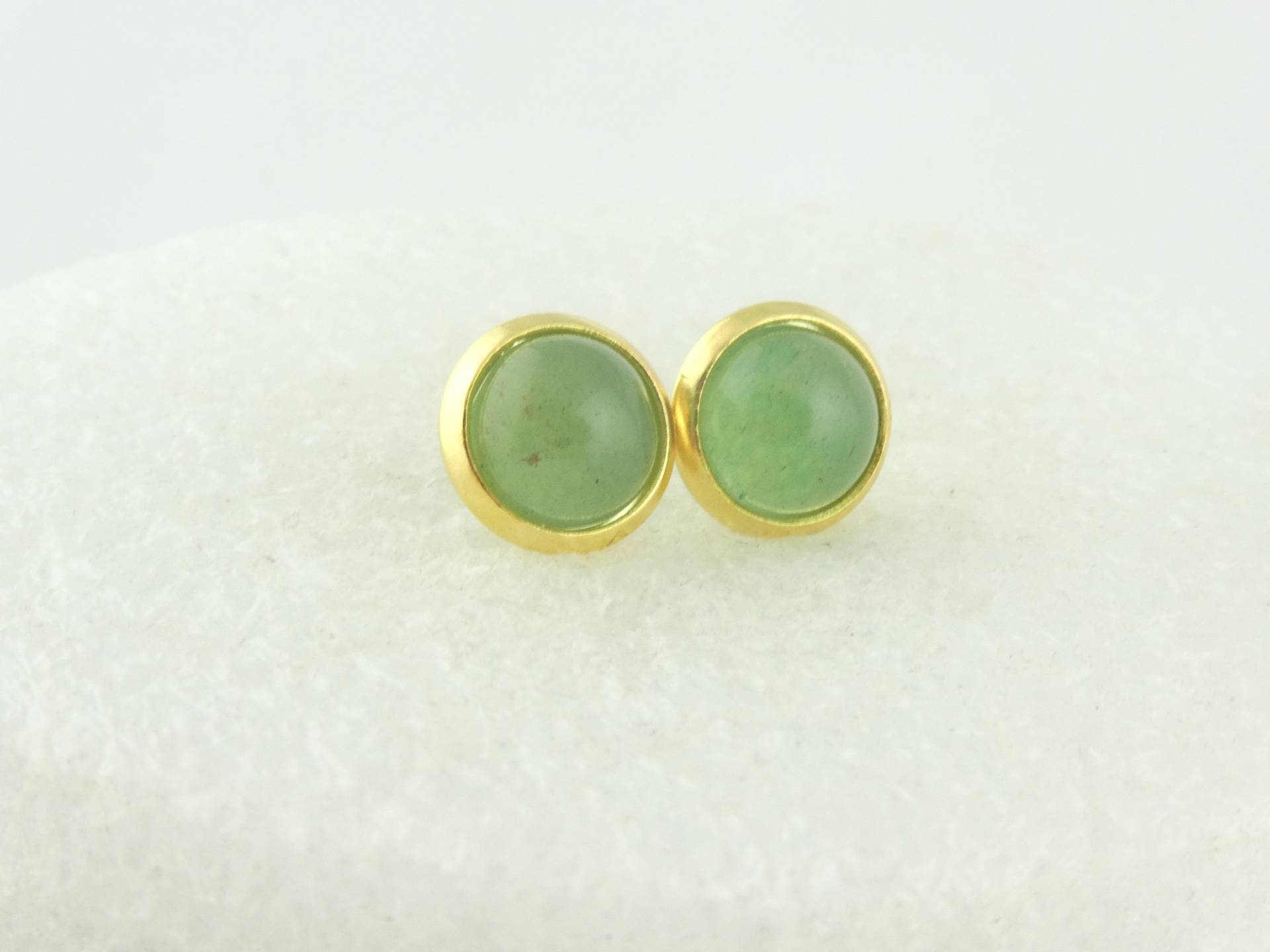 Cabochon Ohrstecker Ohrringe Gold-Jade Grün Aventurin Stein Rund Minimalistisch 8mm Edelstahl von GlasschmuckBirgitH