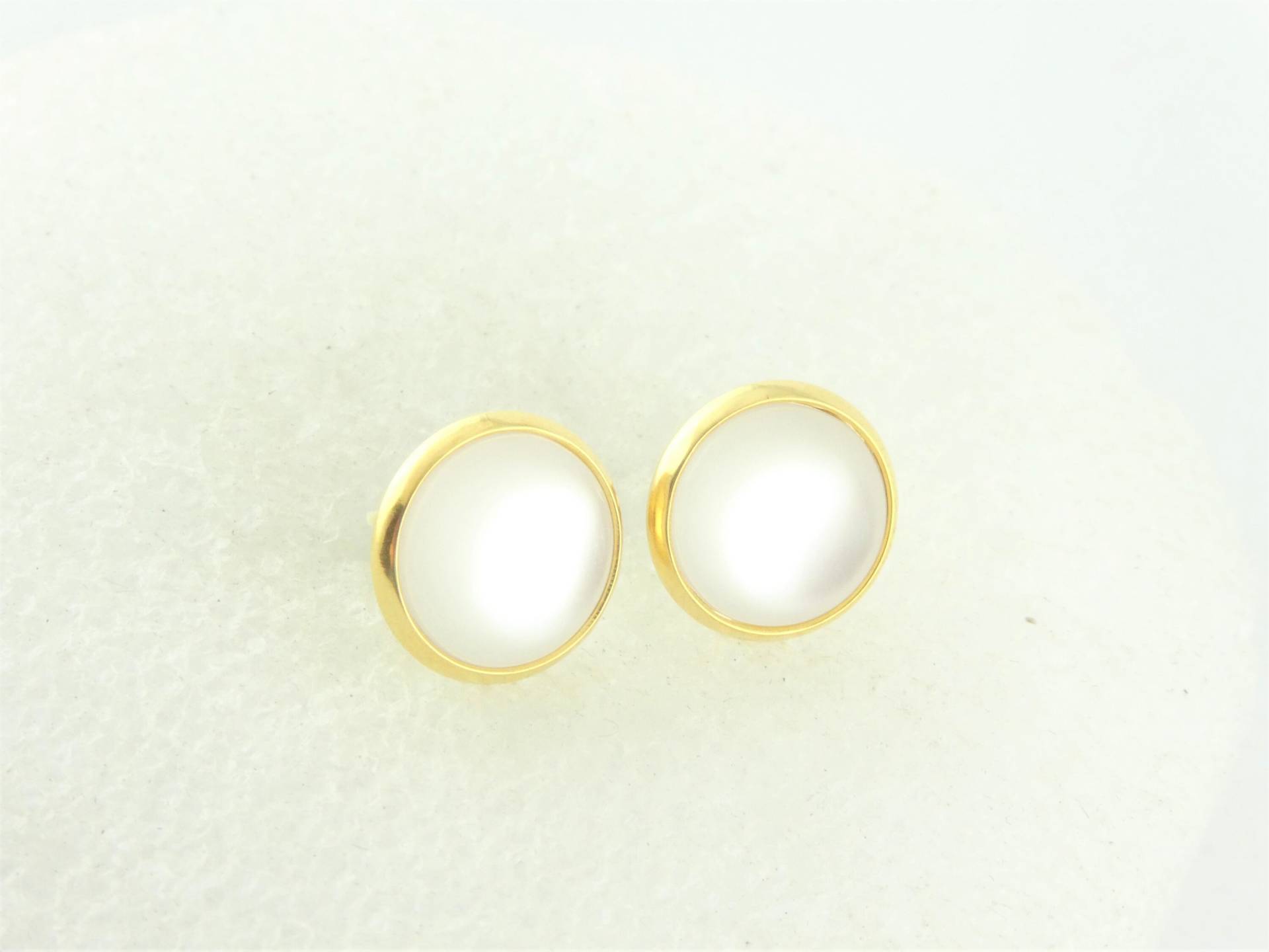 Cabochon Ohrstecker Ohrringe Gold Weiss Opal Rund Minimalistisch 10mm Edelstahl von GlasschmuckBirgitH