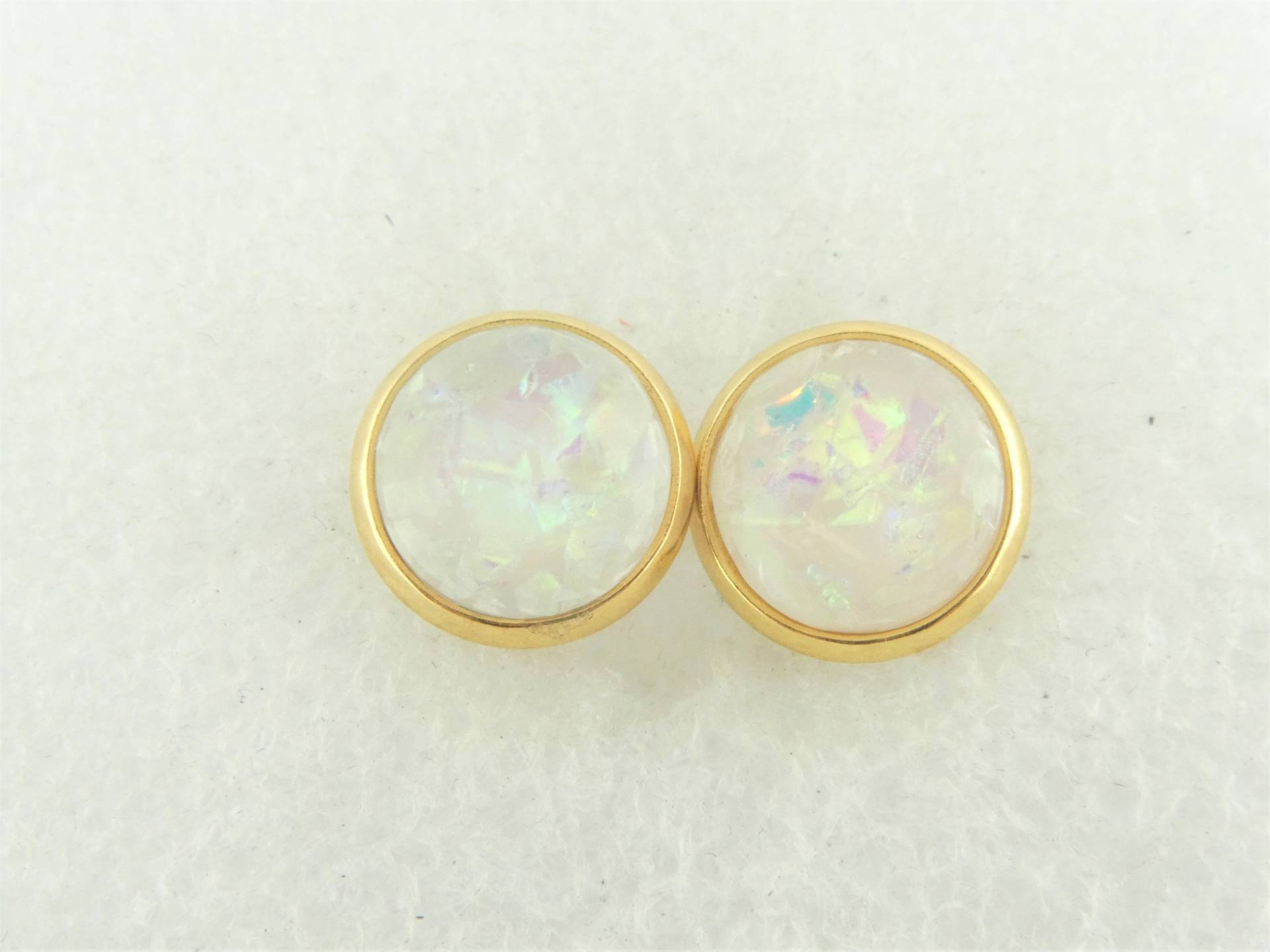 Cabochon Ohrstecker Ohrringe Gold Weiß Opal Rund Minimalistisch 10mm Edelstahl von GlasschmuckBirgitH