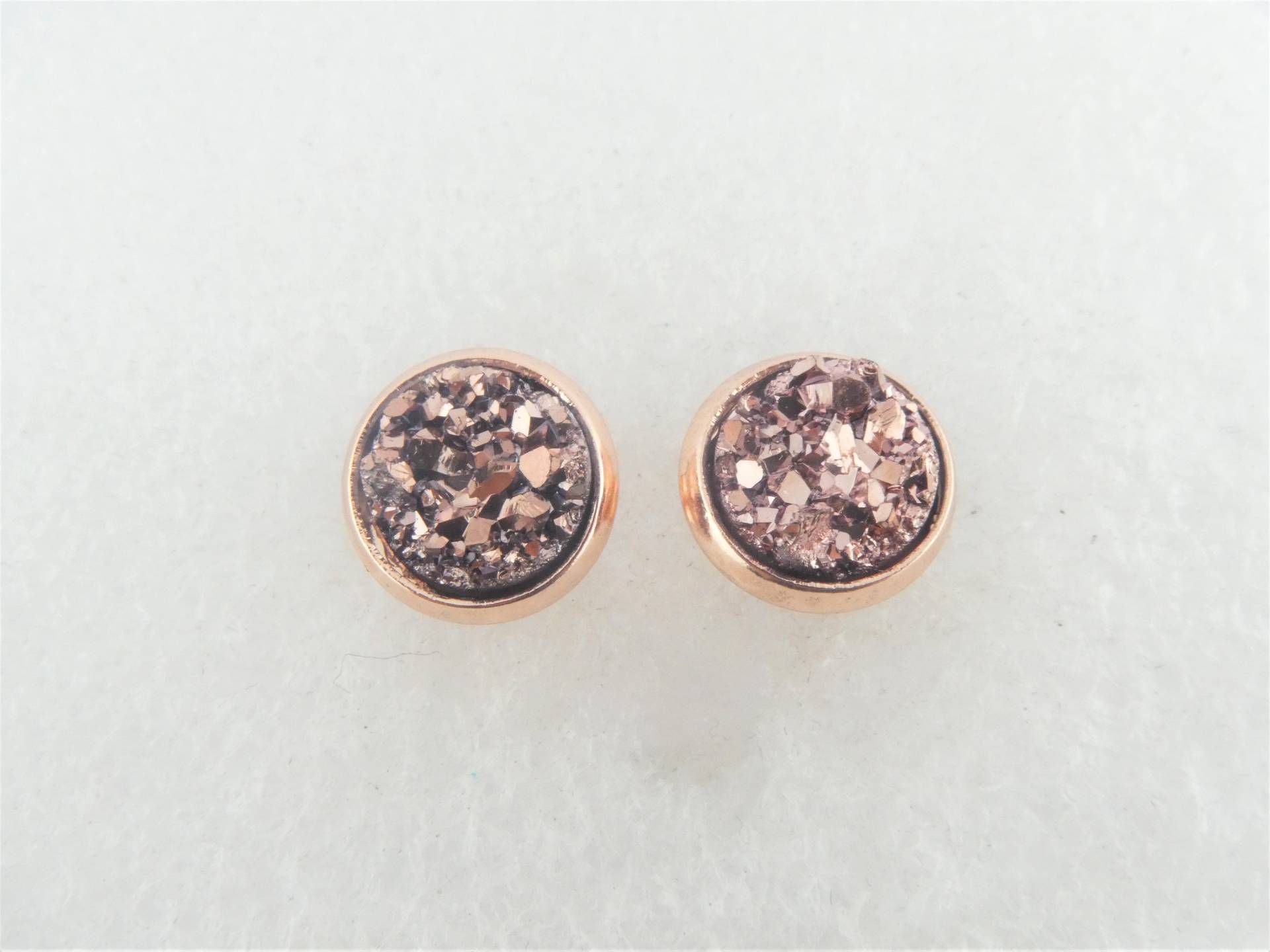 Cabochon Ohrstecker Ohrringe Rosegold Faux Druzy Rund 8mm Edelstahl, Hochzeitsschmuck von GlasschmuckBirgitH