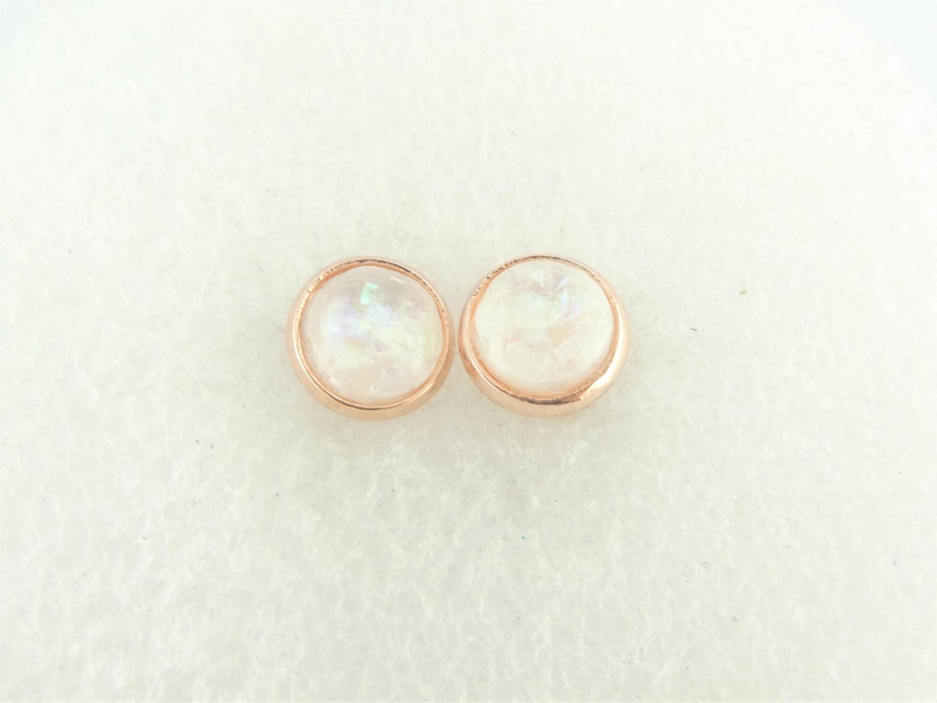 Cabochon Ohrstecker Ohrringe Rosegold-Weiss Opal Rund Minimalist 8mm Edelstahl von GlasschmuckBirgitH