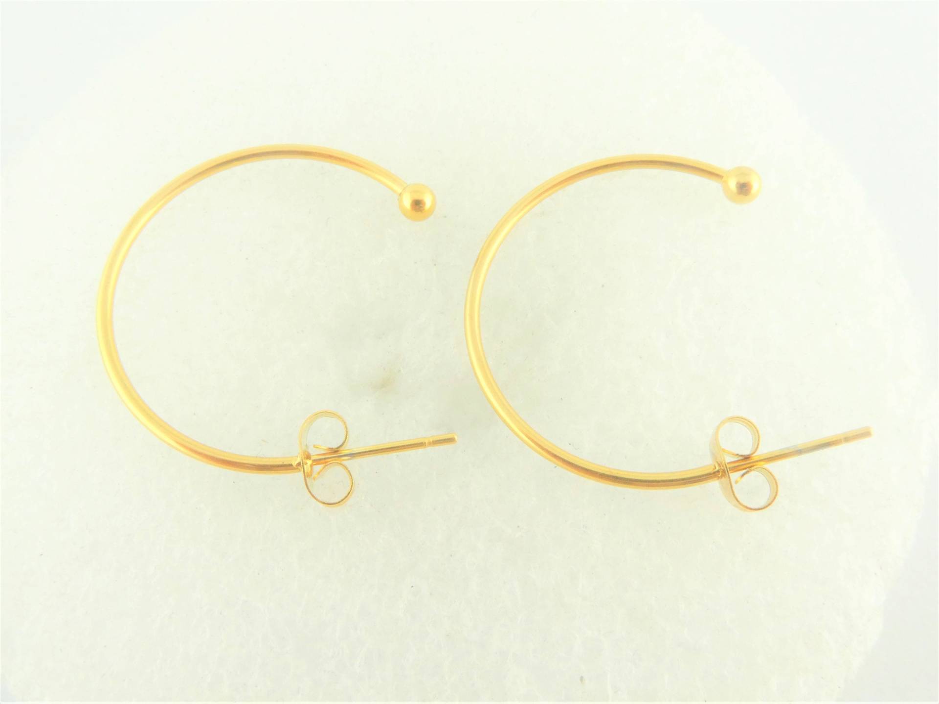 Creolen Ohrringe Ohrstecker Gold C Form 25mm Edelstahl von GlasschmuckBirgitH