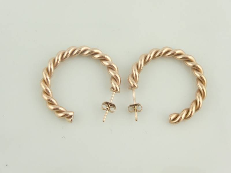 Creolen Ohrringe Ohrstecker Rosegold Gedreht C Form 28mm Edelstahl von GlasschmuckBirgitH