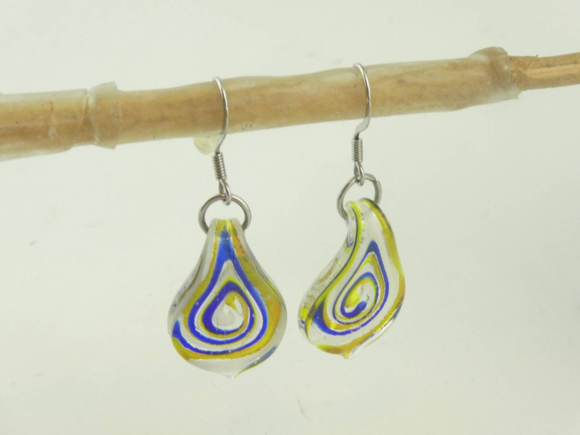 Glasohrringe Silber Weiß Blau Gelb Blatt Edelstahl von GlasschmuckBirgitH