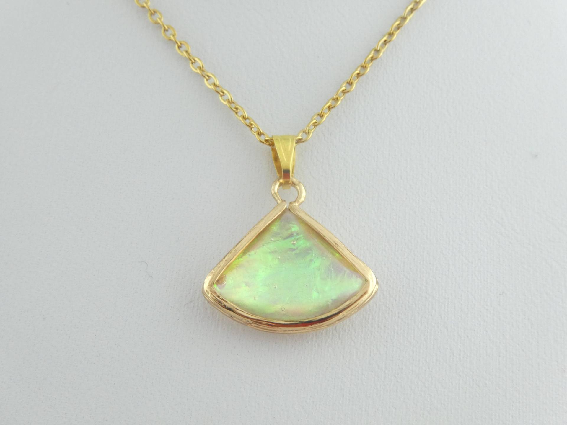 Kette Halskette Gold Weiss Grün Hellgrün Opal Mit Anhänger Fächer Edelstahl von GlasschmuckBirgitH