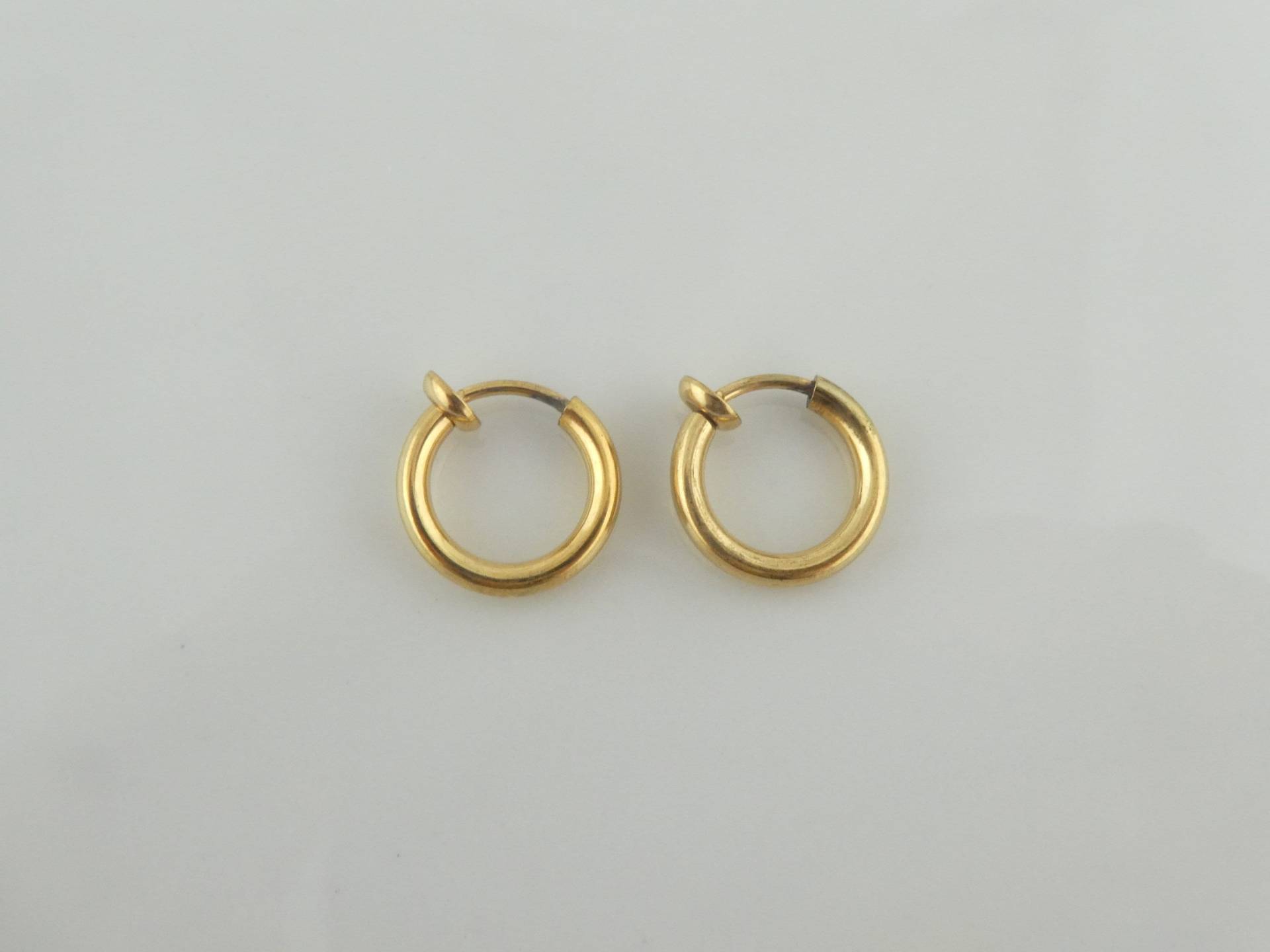 Ohrclips Creolen Ohrringe Gold Rund Minimalistisch 12mm Edelstahl, Boho von GlasschmuckBirgitH