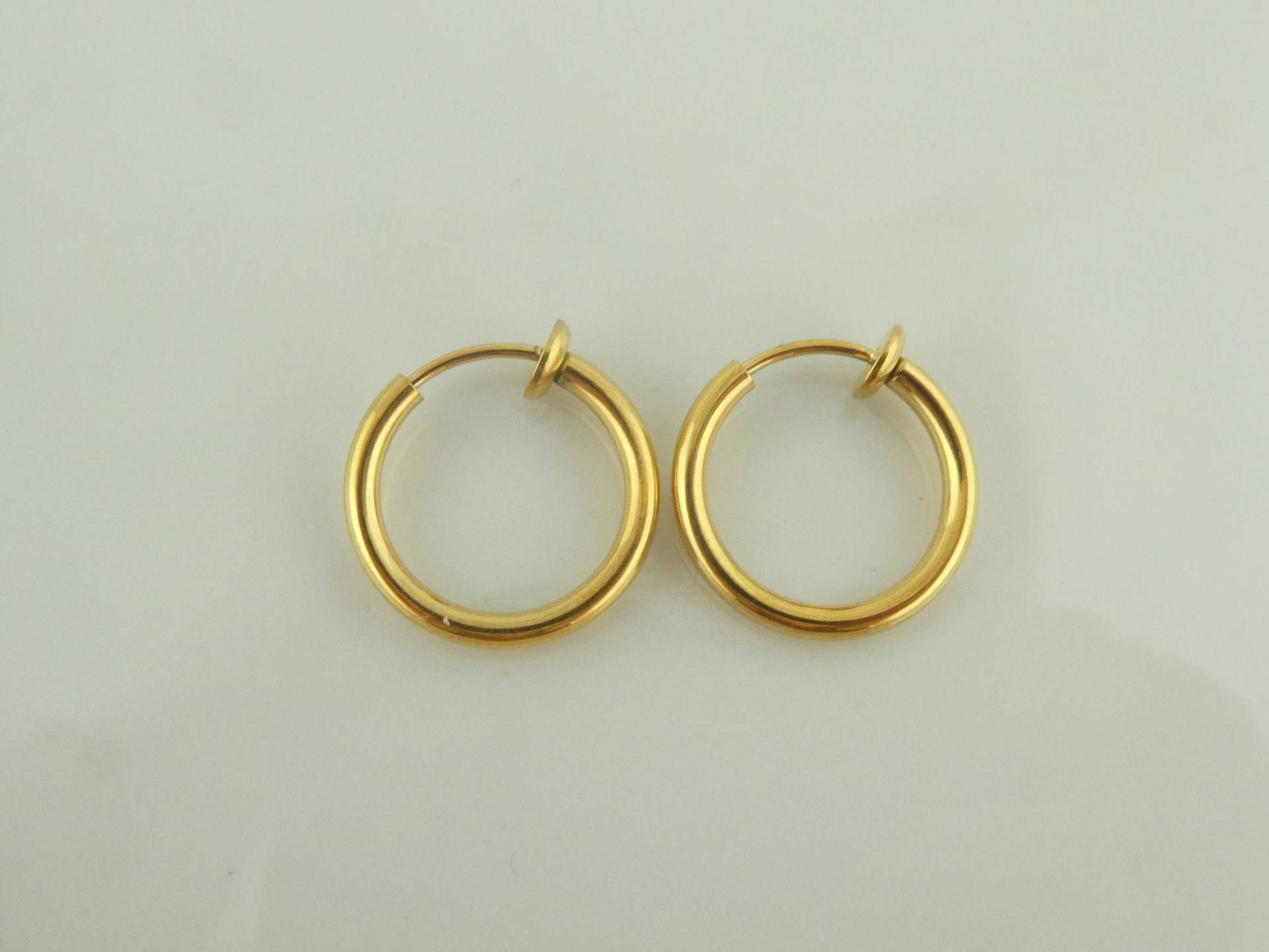 Ohrclips Creolen Ohrringe Gold Rund Minimalistisch 16mm Edelstahl, Boho von GlasschmuckBirgitH