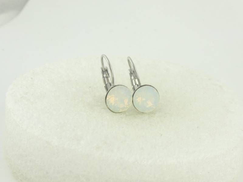 Ohrringe Ohrhänger Silber Weiß Opal Swarovski Edelstahl 8mm Ohrringe Ohrhänger Silber Weiß Opal Swarovski Edelstahl 8mm von GlasschmuckBirgitH