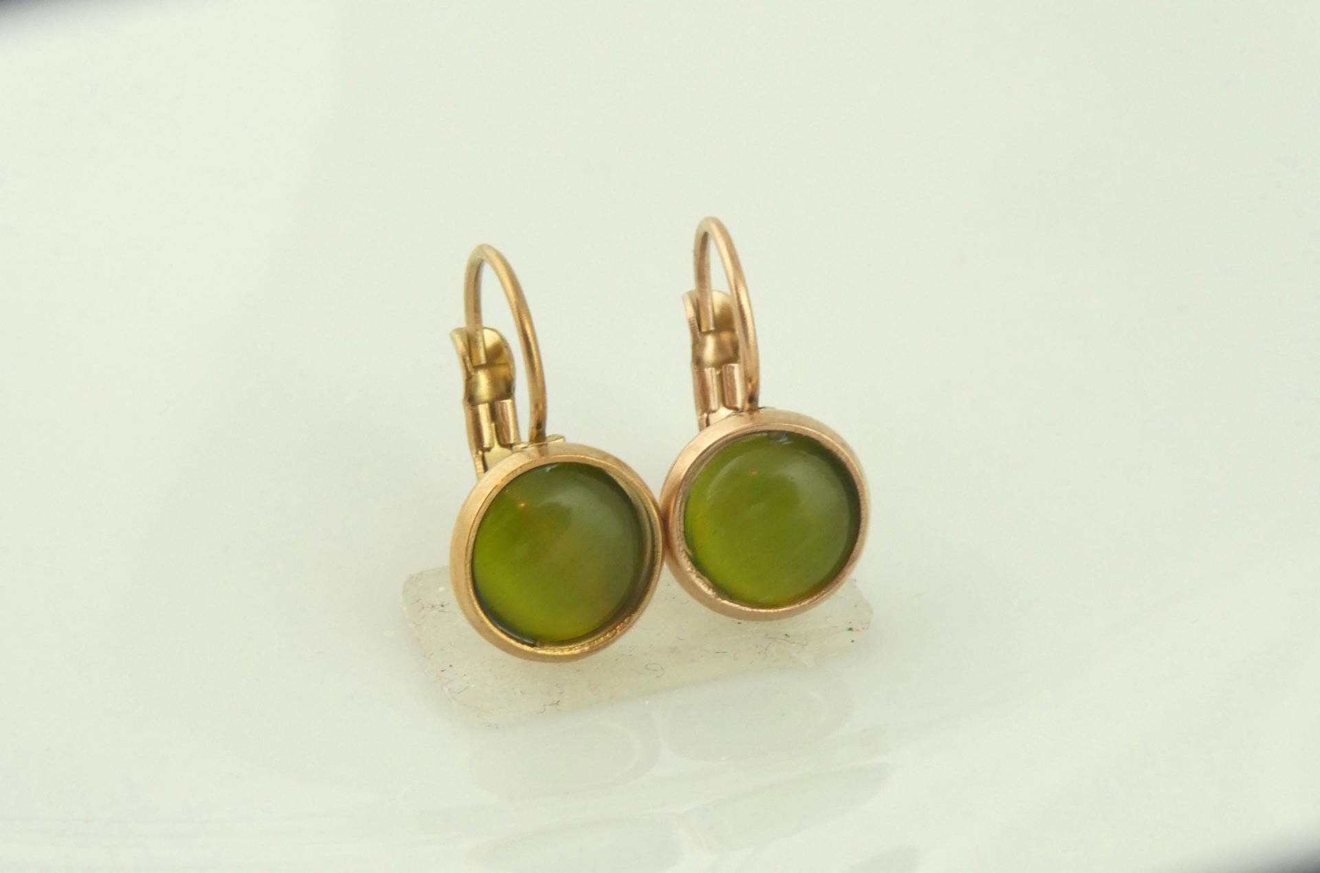 Ohrrringe Ohrhänger Rosegold Grün Katzenaugen 8mm Edelstahl von GlasschmuckBirgitH