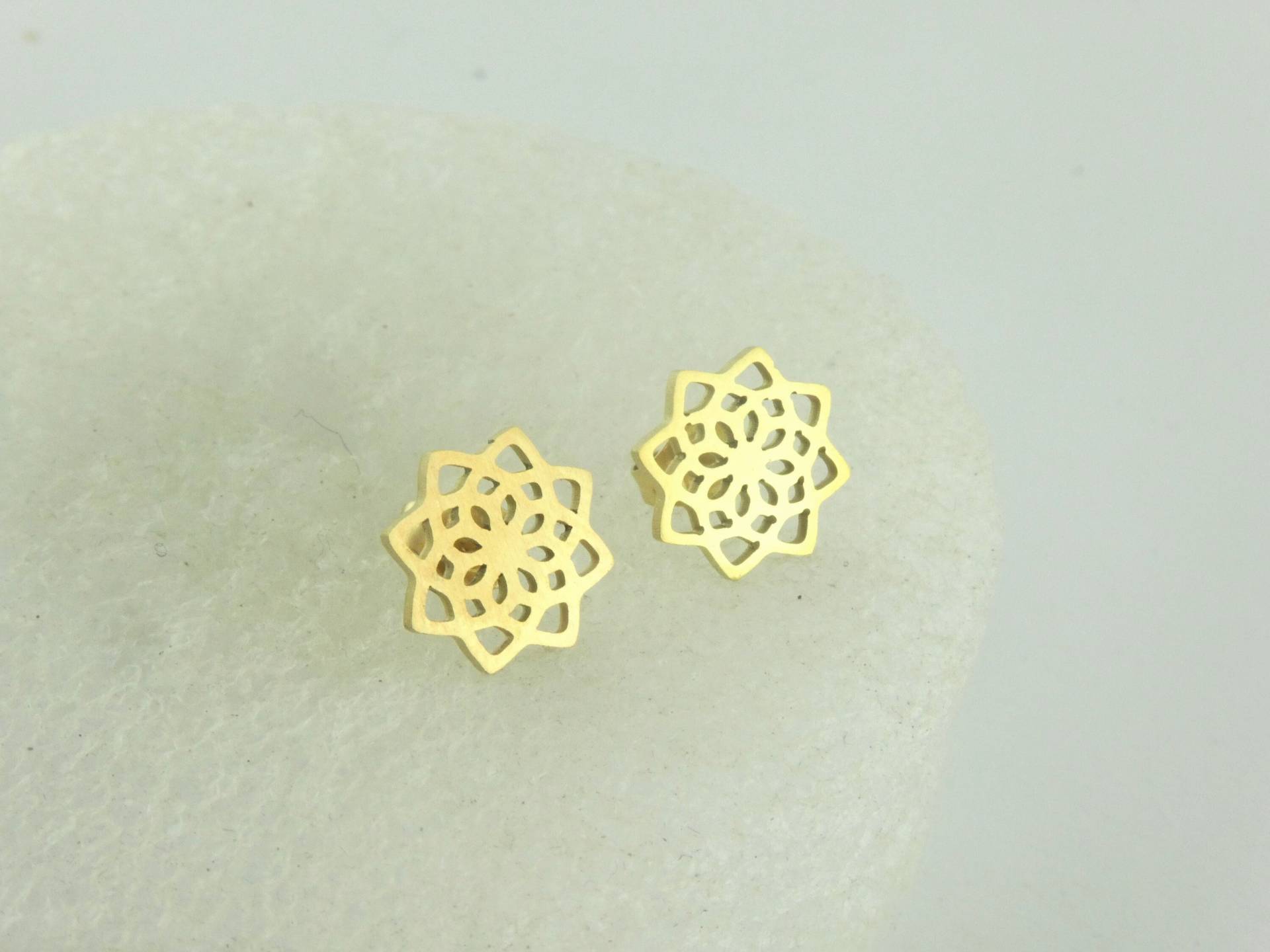 Ohrstecker Ohrringe Gold Blume Blumen Blüte Minimalist 11mm Edelstahl von GlasschmuckBirgitH