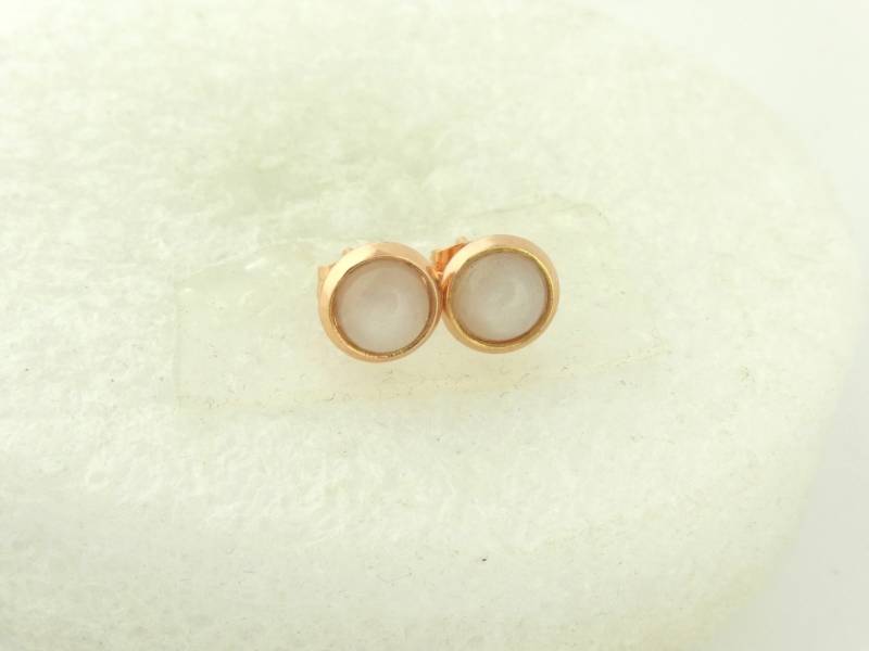 Ohrstecker Ohrringe Rosegold Weiß Milchig Mondstein Mini 6mm Edelstahl von GlasschmuckBirgitH