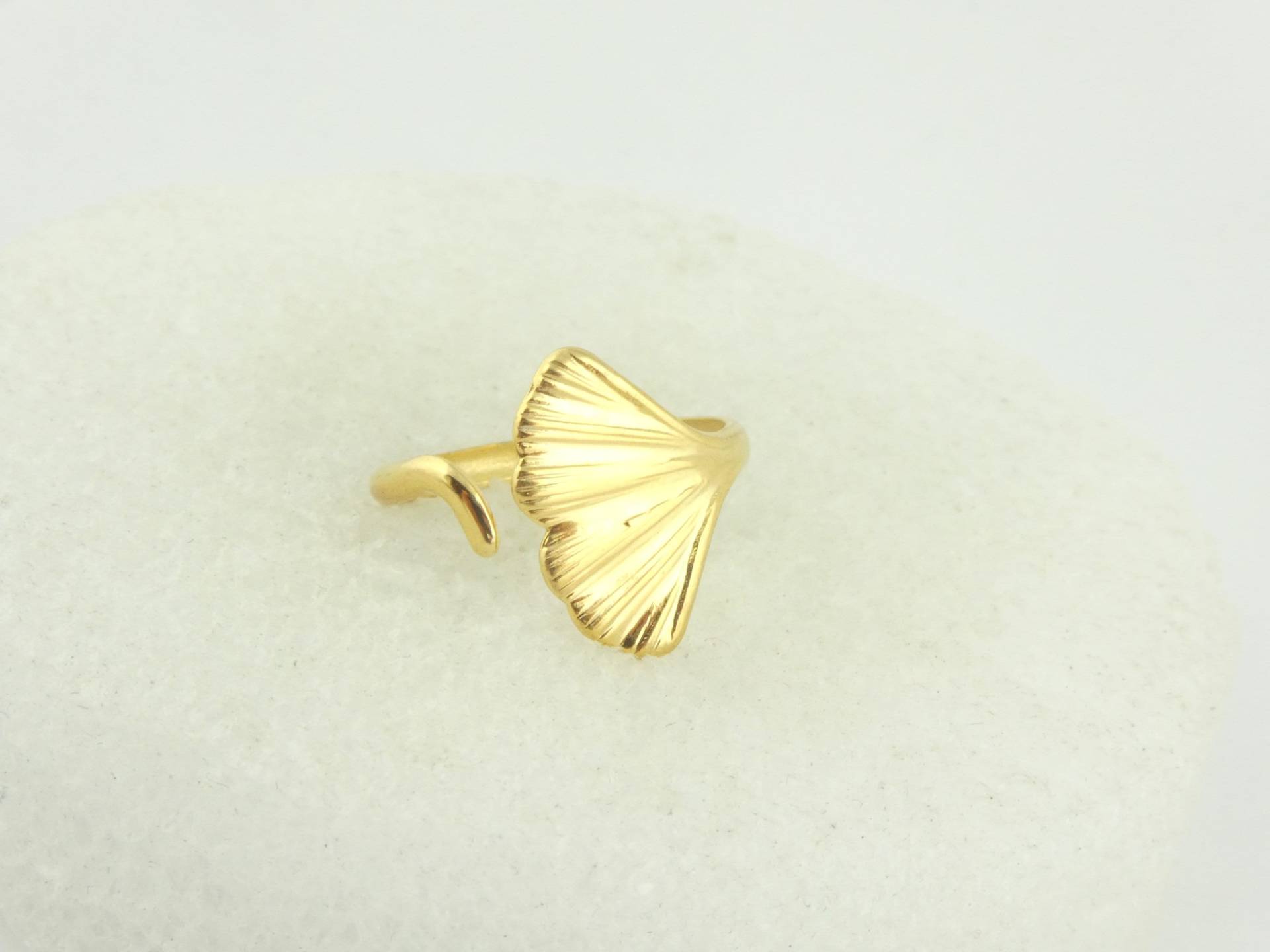 Ring Gold Ginkgoblatt Blatt Dünn Verstellbar Titan Stahl, Geschenk Freundin von GlasschmuckBirgitH