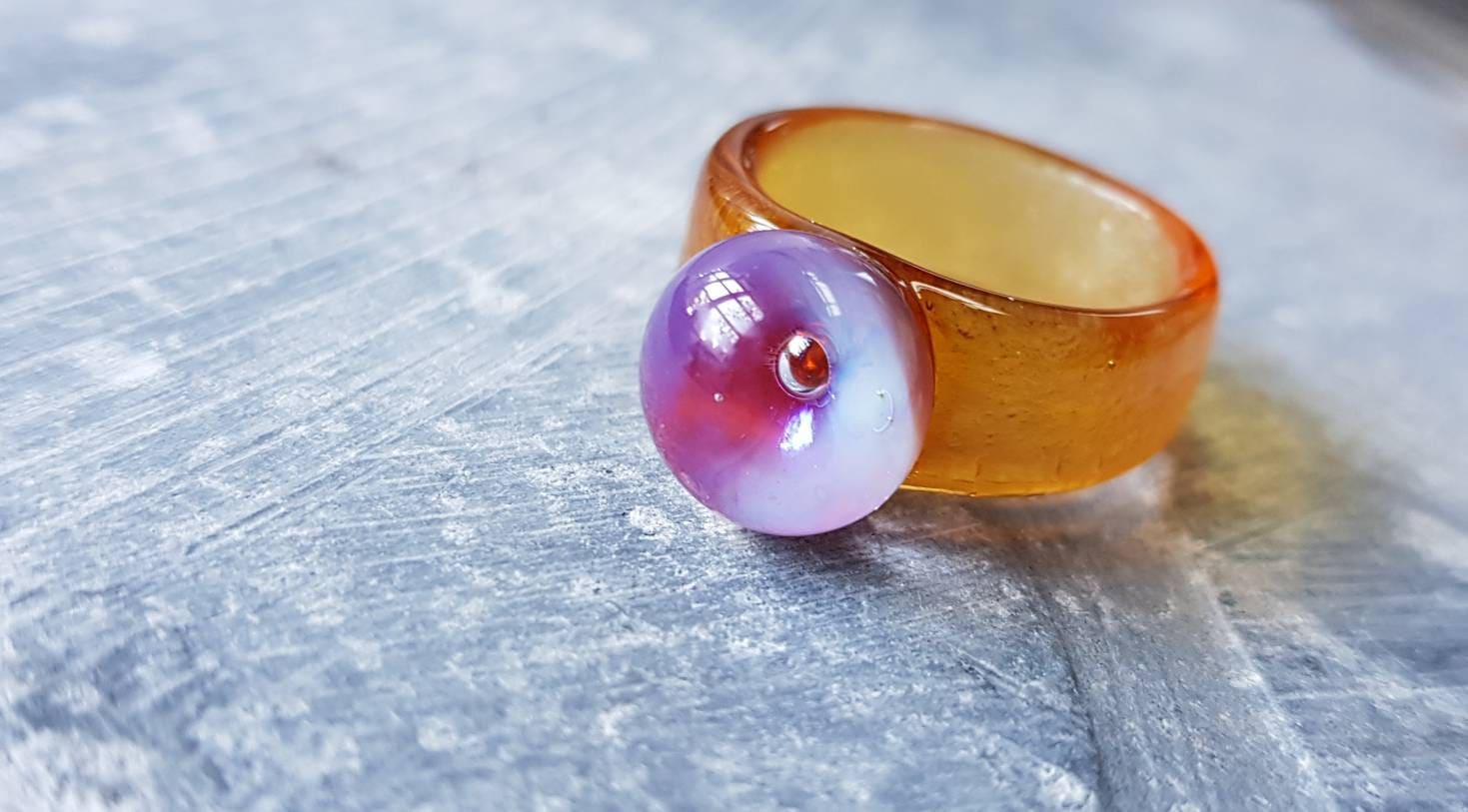 Handgefertigter Muranoglas Ring Irisierender Statement Ring Handgefertigter Muranoglas Ring Irisierender Statement Ring von Glassistudio