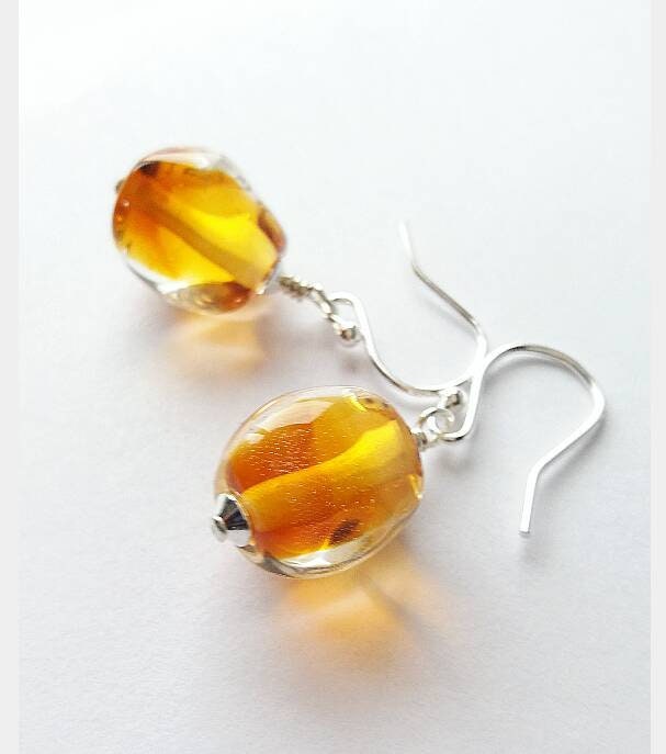 Handgefertigte Honig-Bernstein-Ohrringe Aus Muranoglas Sterling Silber Tropfen Handgefertigte Honig-Bernstein-Ohrringe Aus Muranoglas Sterling Silber Tropfen von Glassistudio