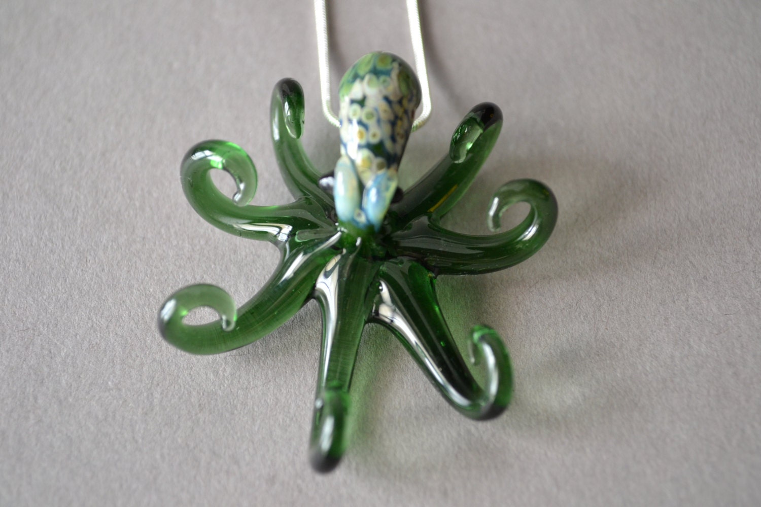 Grüner Oktopus Anhänger Kraken Tentakel Schmuck von Glassnfire