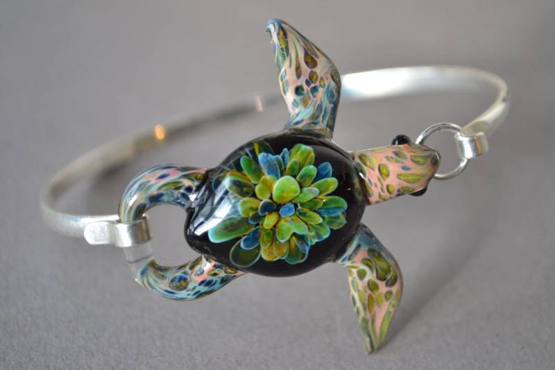 Meeresschildkröte Armband Silber Armreif Mit Glas Anemone von Glassnfire