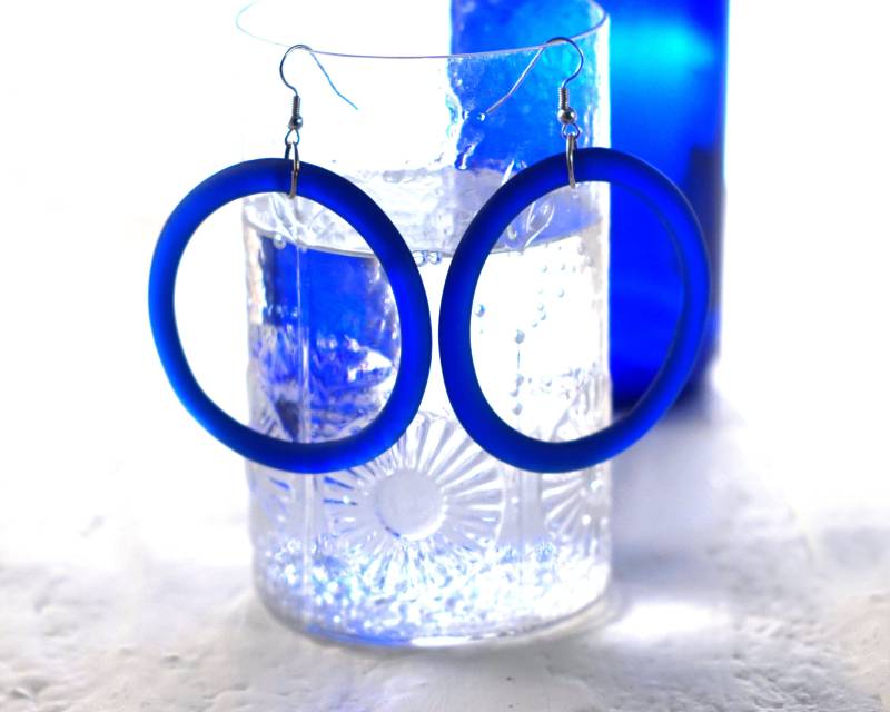 Kobaltblaue Glas-Creolen - Recycled Saratoga Spring Water Flasche Upcycled Wiederverwendet von Glassoholics