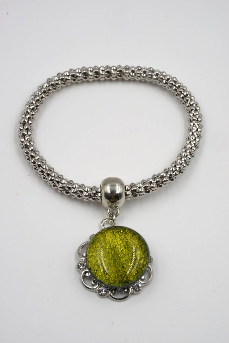 Snap Charm Armband - Metall Kette Mit Strass Stretch Und Golden Fusing Glas Anhänger von GlassyEyedCreations