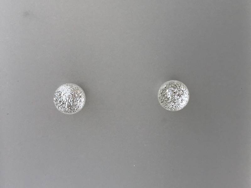 Kleine Dichroic Glas Ohrstecker Schimmerndes Weiß, Sterling Silber Oder Chirurgenstahl von GlassybitsDesign