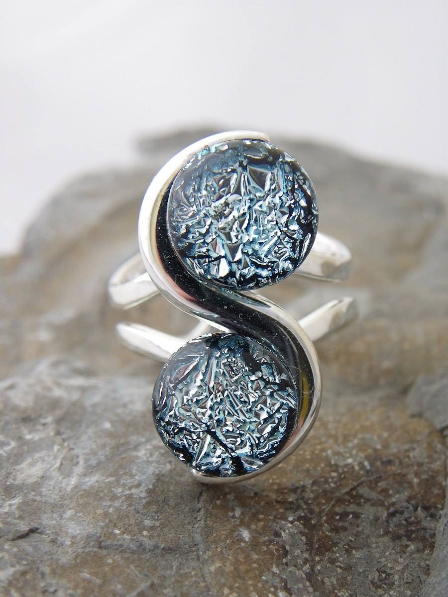 Silber Sparkle Dichroic Glas 2 Stein Ring Mit Verstellbaren Band Silber Sparkle Dichroic Glas 2 Stein Ring Mit Verstellbaren Band von GlassybitsDesign