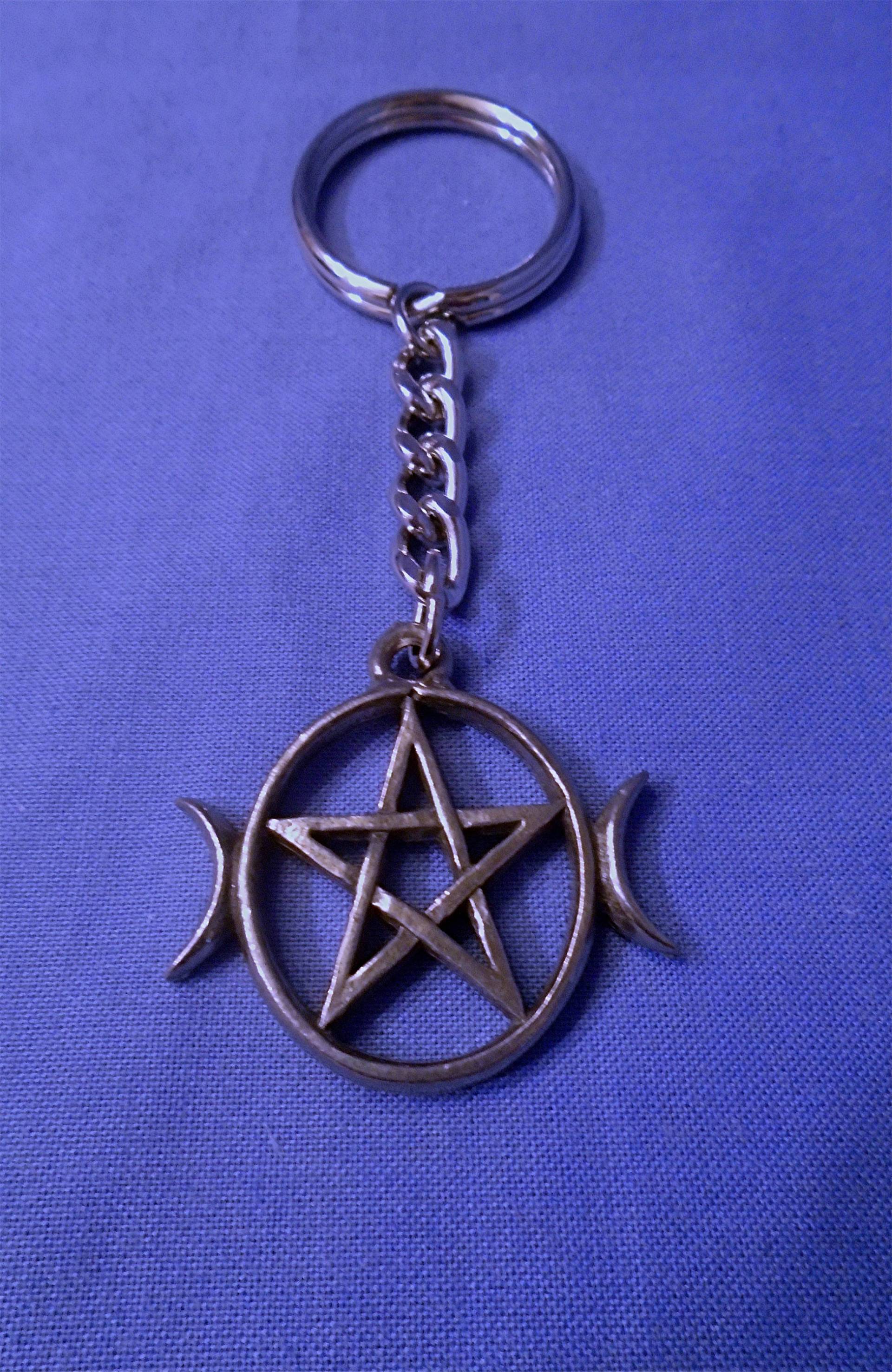 Handgefertigter Schlüsselanhänger Aus Zinn Der Dreifache Mond Mit Pentagramm Voller Wundervoller Details. Passend Für Jede Menge Schlüssel von GlastonburyMystical