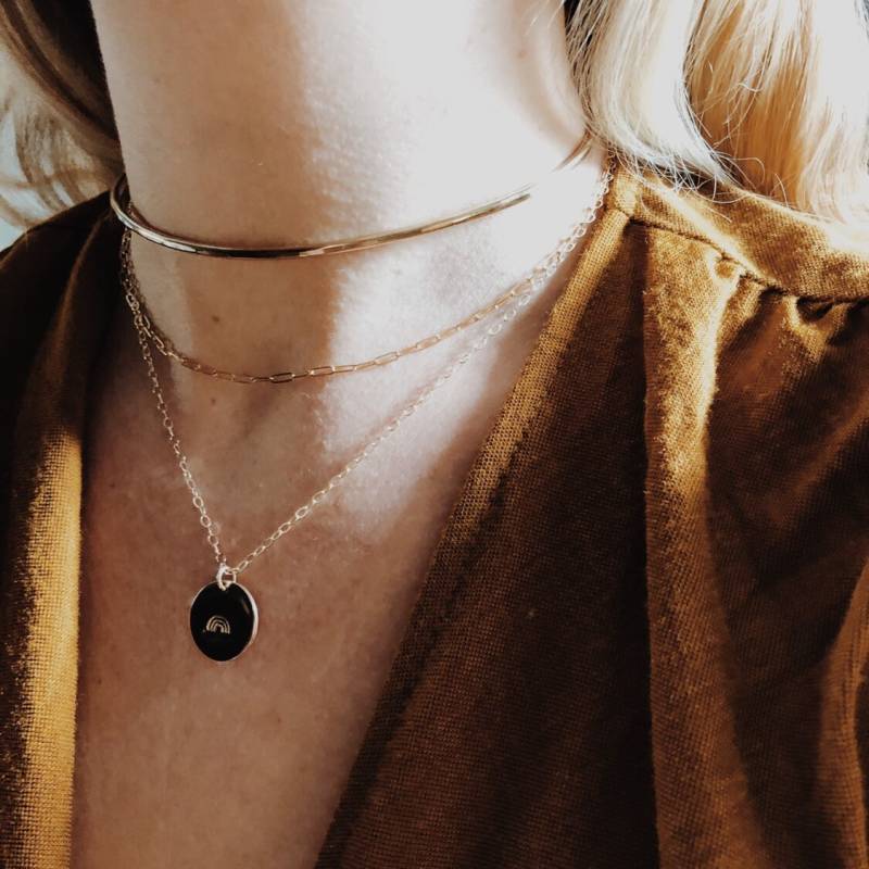 Nach Dem Regen Handgestempelte Regenbogenscheibe Gold Filled Halskette Nach Dem Regen Handgestempelte Regenbogenscheibe Gold Filled Halskette von GldSol