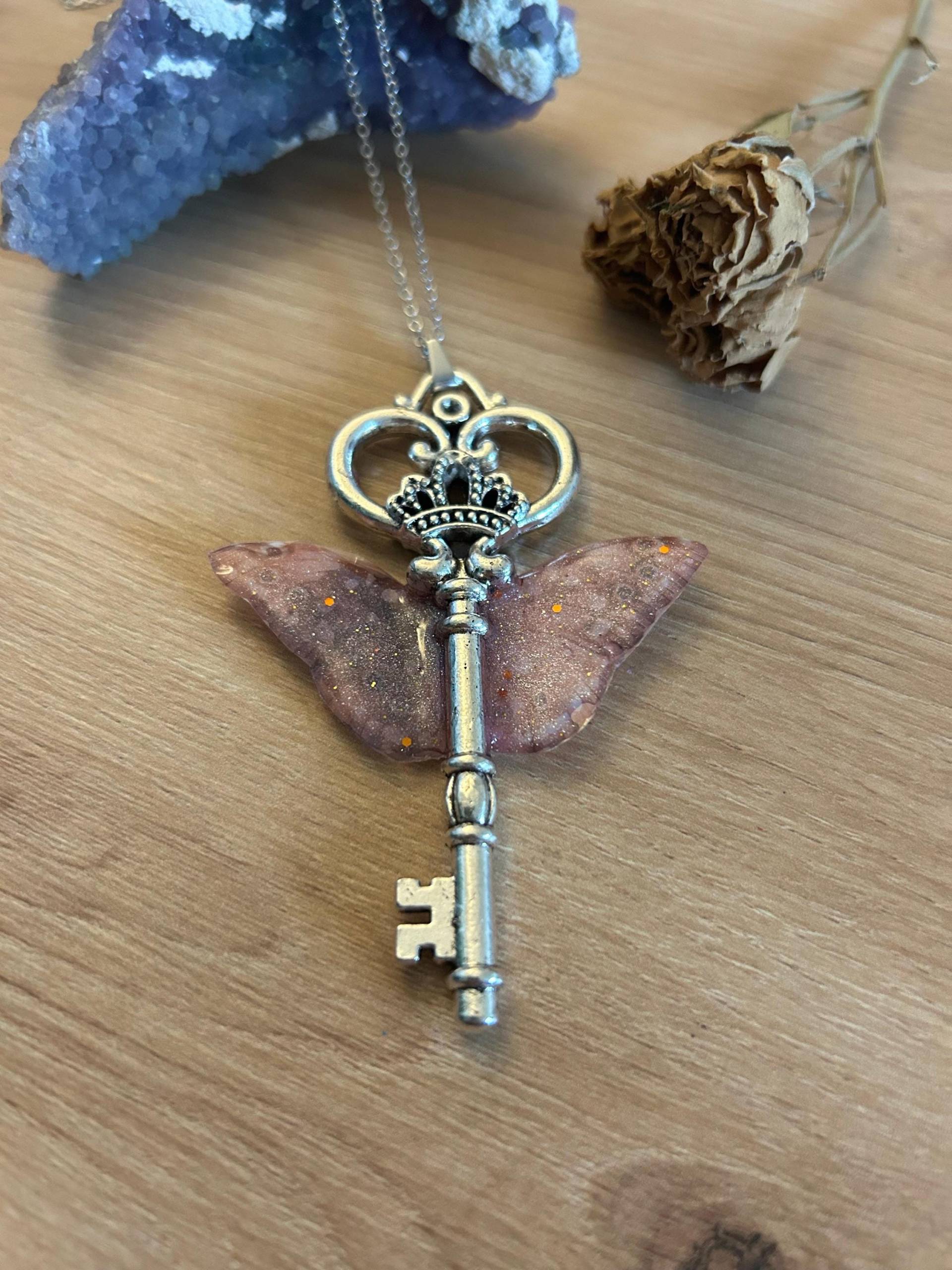 Fairy Key Necklace Whimsical Accessories von GleamTopiaTreasures