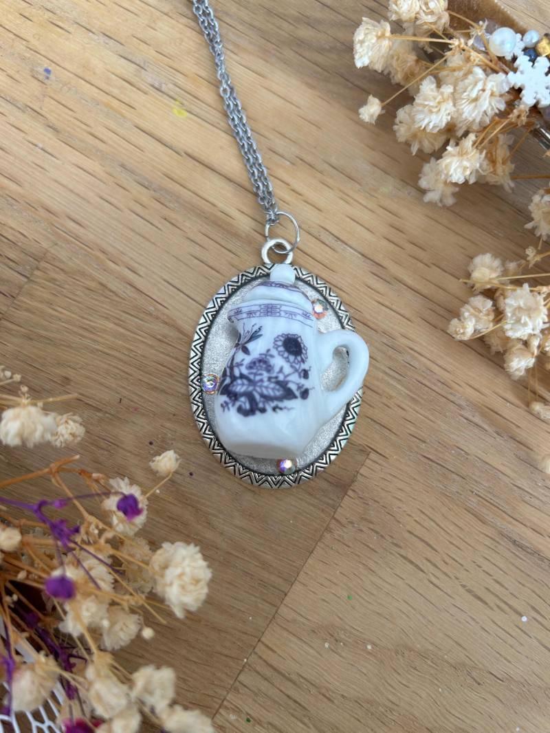 Fairy Teapot Mini Necklace von GleamTopiaTreasures