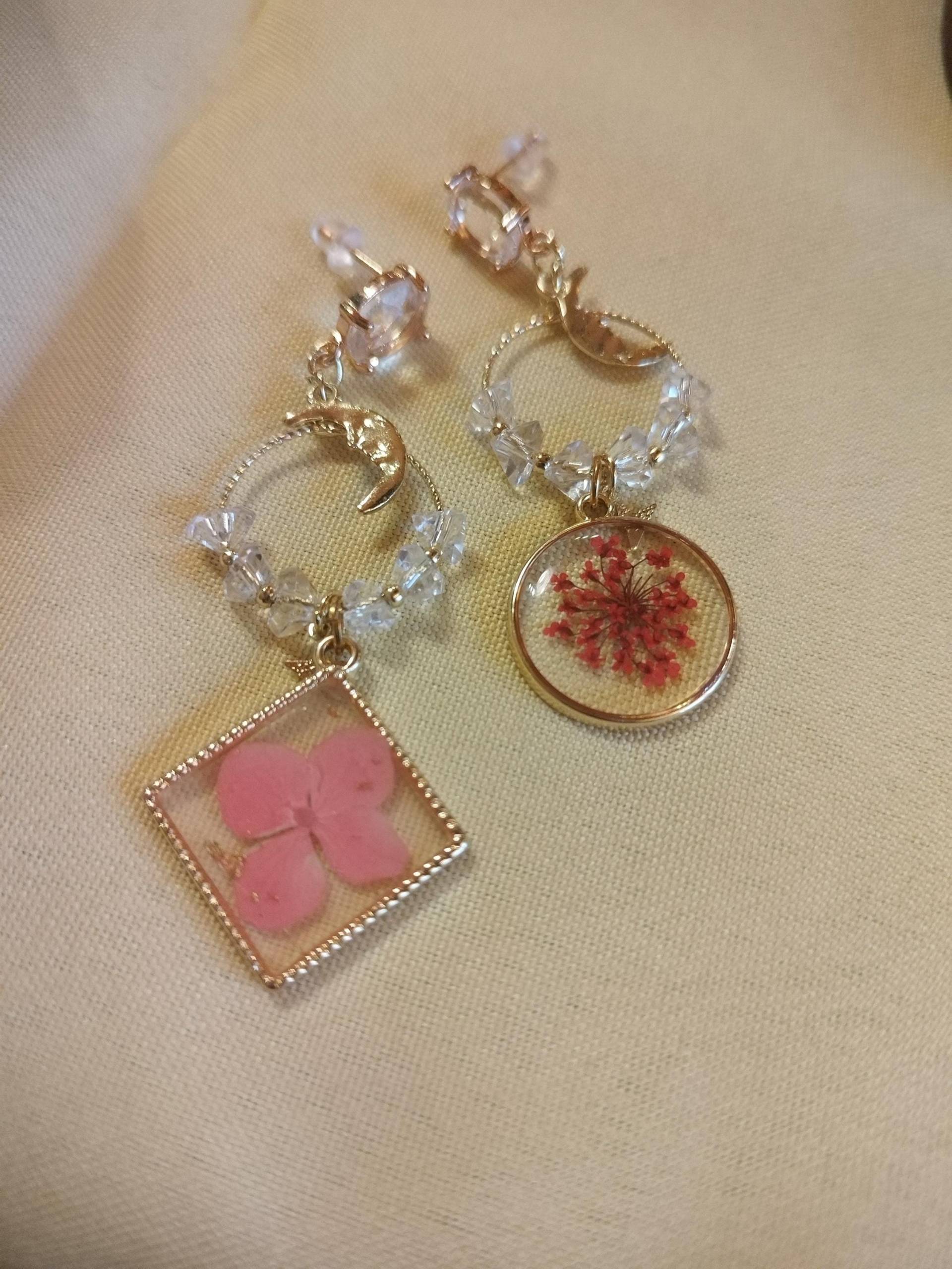Floral Fairy Handmade Butterfly Earrings von GleamTopiaTreasures